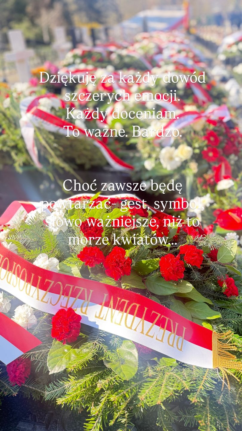 Joanna Racewicz opublikowała zdjęcia wieńców na grobach ofiar