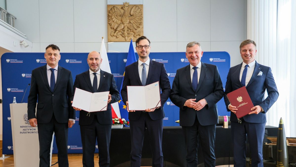 Podpisanie umów dot. dofinansowania fabryk amunicji 155 mm