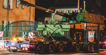 "Nowa siła ognia". Dotarły pod osłoną nocy