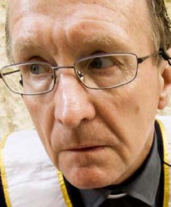 Szok! Zobacz ile zarabia kapelan!