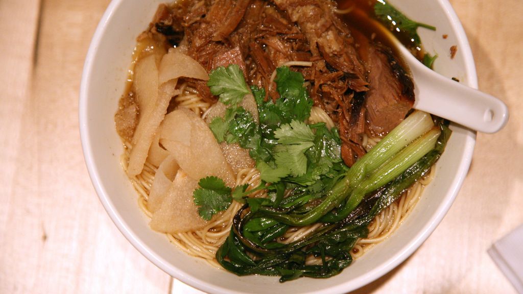 Duszony mostek wołowy (mięso i tłuszcz, III klasa mięsa)