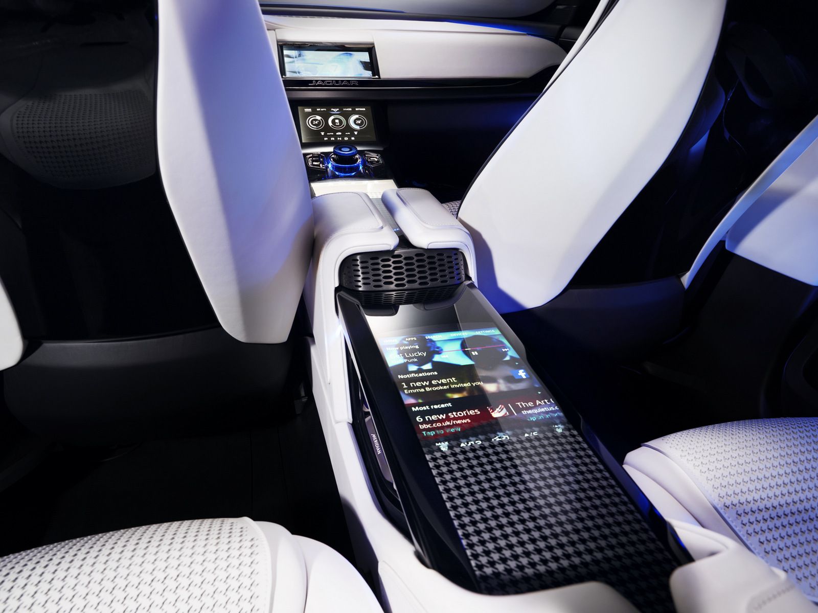 Jaguar C-X17 Concept w studiu i plenerze [galeria] 19