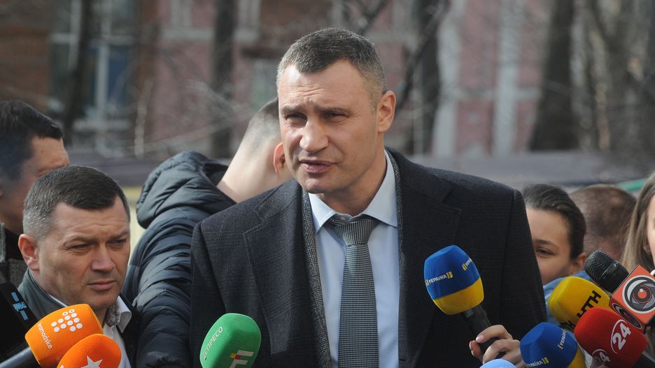 KIEV, UKRAINE - 2020/02/28: Mayor Vitali Klitschko speaks to the media during an inspection of training sessions on the treatment of COVID-19 coronavirus at the Alexander Clinical Hospital in Kiev.According to the Ministry of Health of Ukraine, No COVID-19 cases have been reported. (Photo by Alexey Ivanov/SOPA Images/LightRocket via Getty Images)