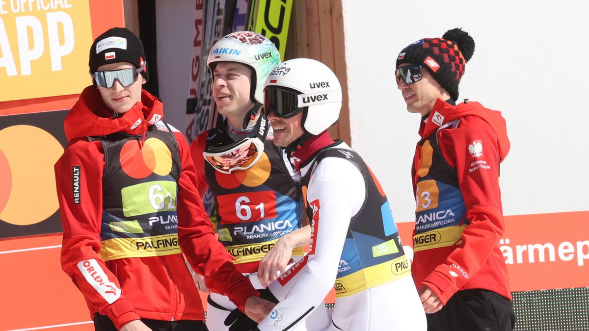 PAP / Grzegorz Momot / Na zdjęciu: Kamil Stoch (P), Paweł Wąsek (L), Aleksander Zniszczoł (2L) i Piotr Żyła (2P) 