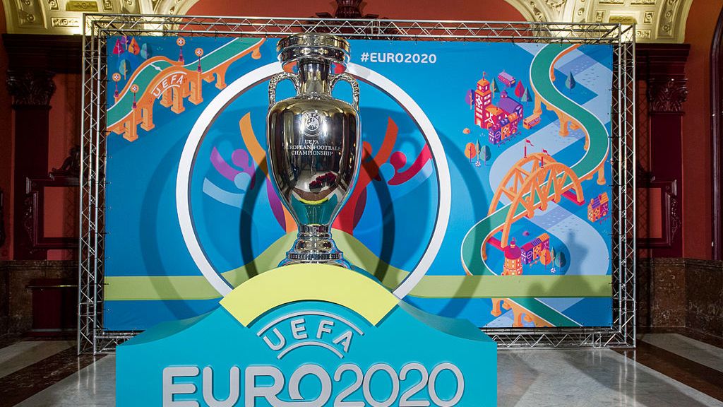 Logo Euro 2020 (mimo przełożenia turnieju o rok, nazwa i logo mistrzostw pozostają te same)