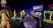 Łódź: Po uderzeniu w bariery opel został staranowany przez dwie ciężarówki. W wypadku zginął 23-latek