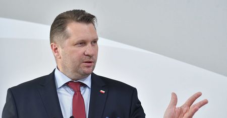 Czarnek o powrocie do szkół. "Próbuje się stresować uczniów"