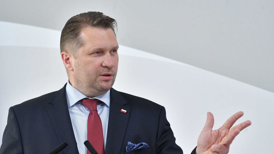 Czarnek o powrocie do szkół. "Próbuje się stresować uczniów"