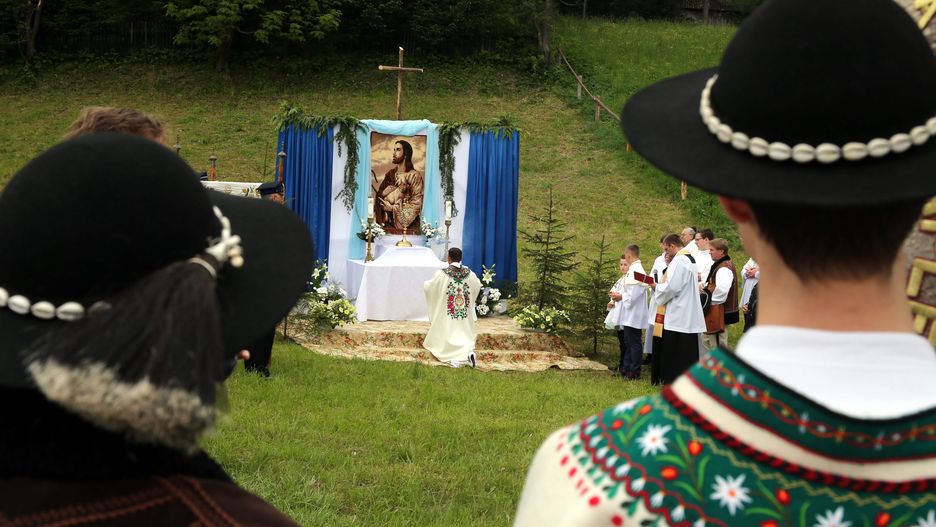 Ołtarze na Boże Ciało. Dlaczego wierni zatrzymują się przy czterech?