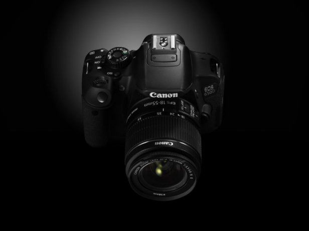 Canon EOS 650D - dotykowy ekran, hybrydowy AF, 18 Mpix