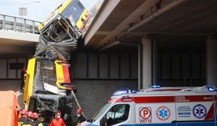 Warszawa. Wypadek autobusu na S8. Legenda warszawskiej drogówki: nie powinien skręcać