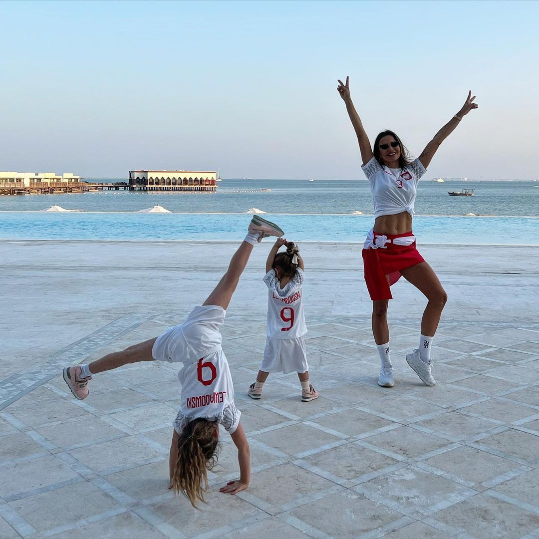 Anna Lewandowska z córkami dopinguje Roberta