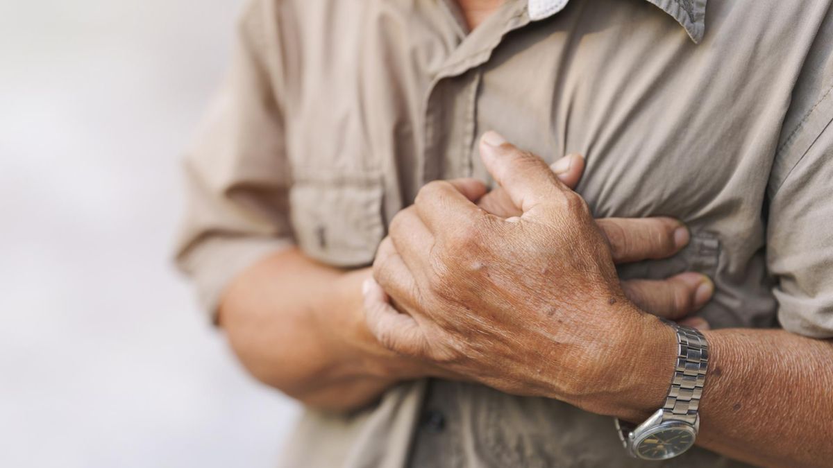 Niedokrwienie mięśnia sercowego, inaczej choroba niedokrwienna serca albo choroba wieńcowa, to zespół objawów wynikających z niedostatecznego dopływu krwi do komórek serca