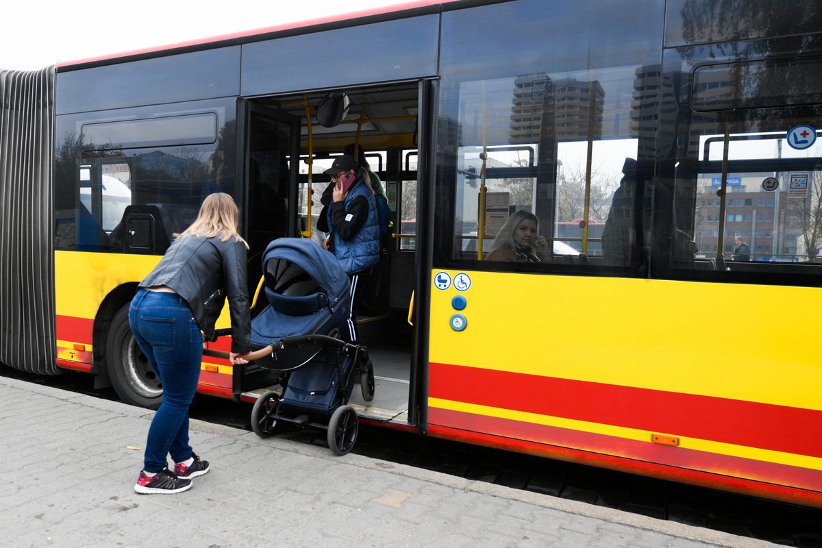 Szok w autobusie MPK. Kierowca wyprosił matkę z dziećmi