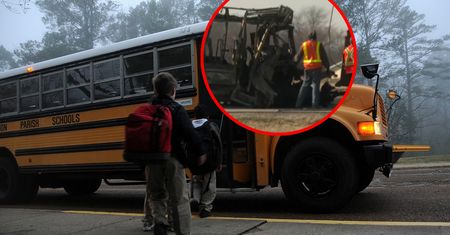 Autobus szkolny spłonął po zderzeniu z ciężarówką. Pięć osób nie żyje