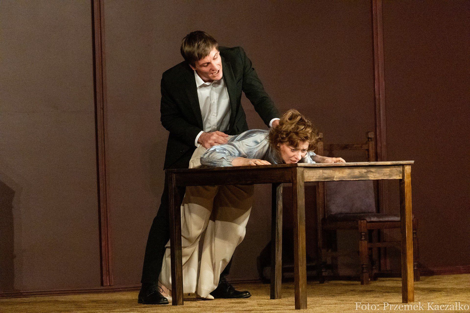 4.10.2025 Premiera spektaklu &#34;Tartuffe albo Hipokryta&#34; w reż. Piotra Kurzawy. Jubileusz 80-lecia Teatru Norwida w Jeleniej Górze