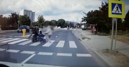 Motocyklista uderzył w wózek. Uciekł, ale kary nie uniknie