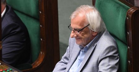 Prezydent zdecyduje o odebraniu części pieniędzy marszałkom. Kuchciński "uprzejmie" poprosił