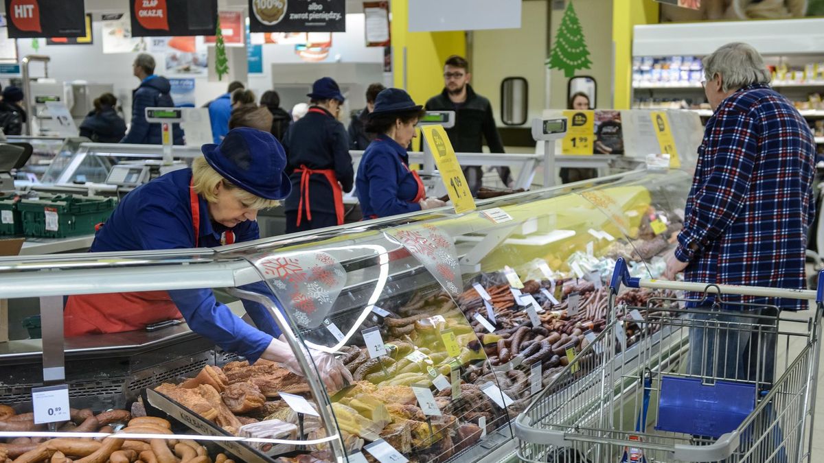 Na żywność wydajemy w sklepach coraz więcej.