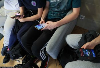 Zakaz social mediów do 15. roku życia? "Polacy nie są w stanie z tym nic zrobić"