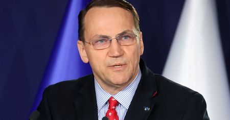 Sikorski o wizycie Scholza i Macrona w Kijowie. "Zamiast przewodzić takim wizytom, Polska jest w nich pomijana"