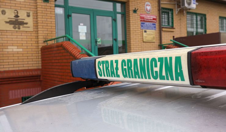 Tłum forsował granicę. SG odparła atak