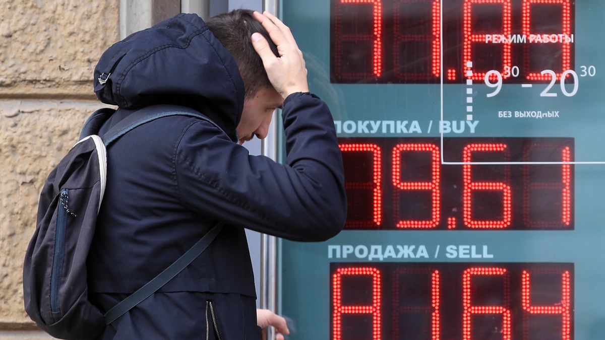 ST PETERSBURG, RUSSIA - MARCH 10, 2020: A man by a digital board displaying currency exchange rates at a currency exchange office. The Russian ruble trades at 74.09 to the US Dollar and 84.4 to the Euro at the Foreign Exchange Market. The oil price has dropped after OPEC countries failed to agree on production levels amid decrease in demand due to the COVID-19 coronavirus outbreak. Russia and Kazakhstan opposed the production limit of 1.5 mln barrels a day till the end of 2020. Peter Kovalev/TASS (Photo by Peter Kovalev\TASS via Getty Images)