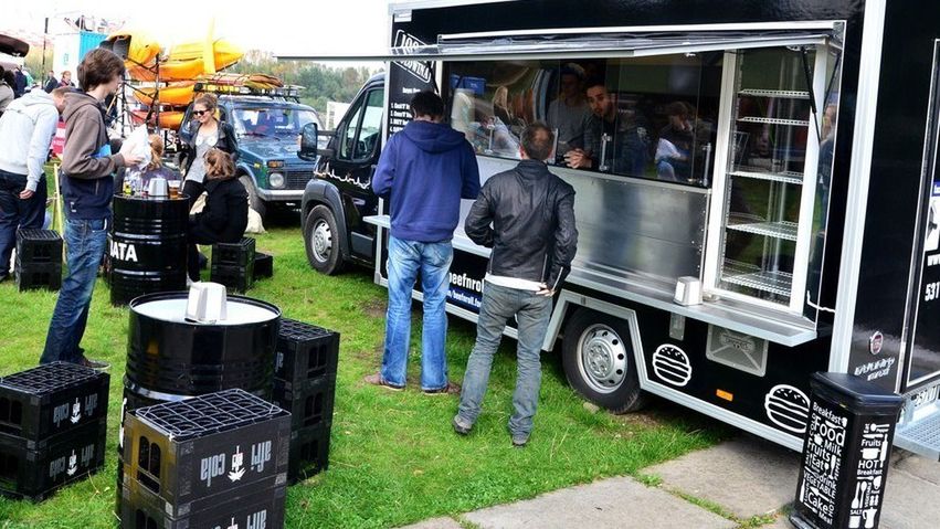 Handel obwoźny obejmuje działalność prowadzoną przez właścicieli food trucków