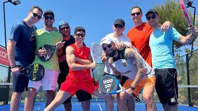 Lewandowski relaksuje się z kumplami. Jedno rzuca się w oczy