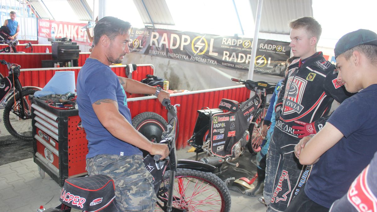 WP SportoweFakty / Maciej Kmiecik / Na zdjęciu: Mariusz Staszewski z Kacprem Grzelakiem i Sebastianem Szostakiem