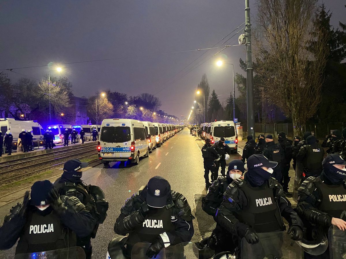 Strajk Kobiet w Warszawie. Policja ochrania dom prezesa PiS Jarosława Kaczyńskiego