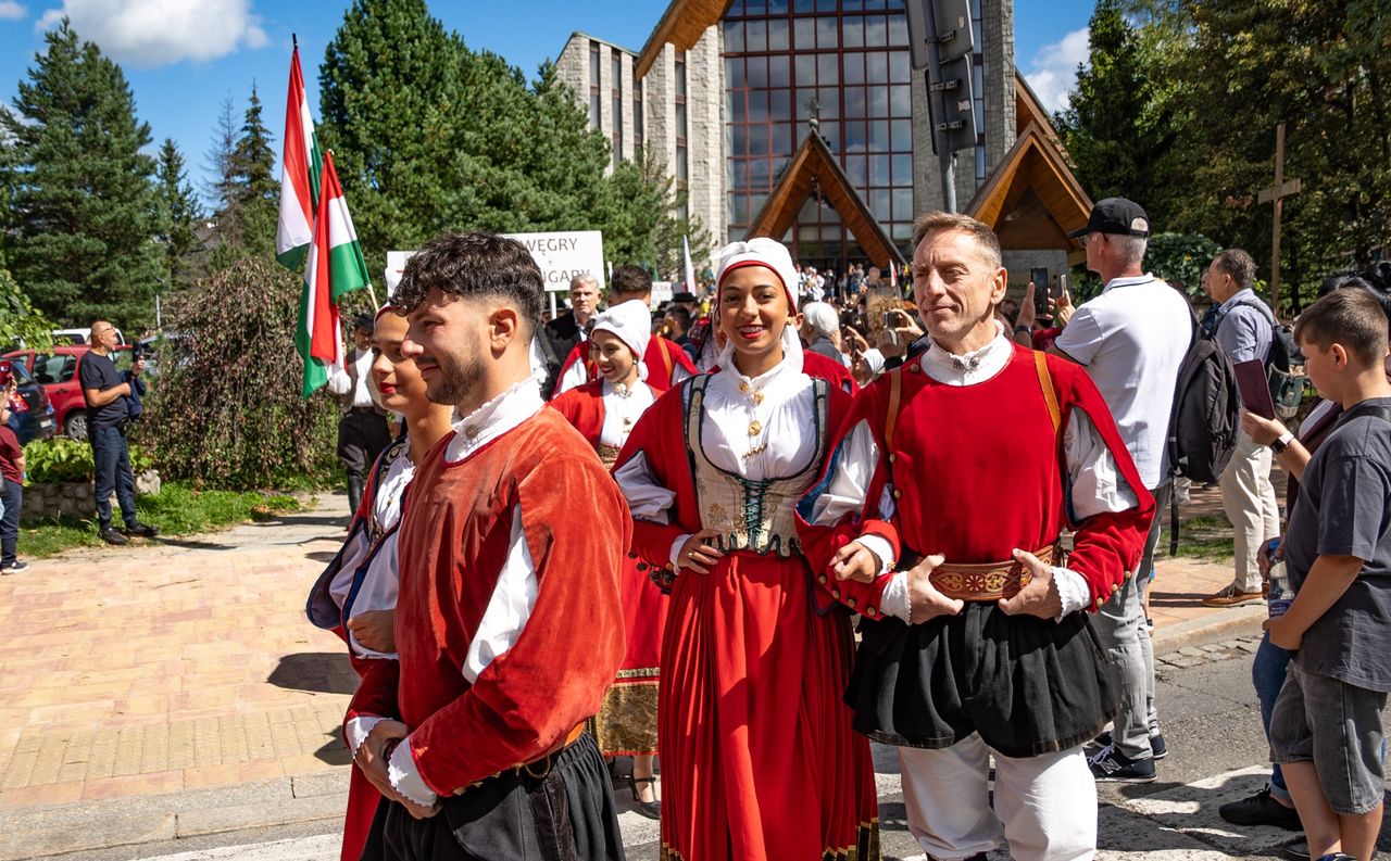 Barwny korowód zespołów w Zakopanem, folklor