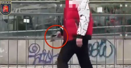 Wymachiwał siekierą w centrum Warszawy. Tak ujęła go policja