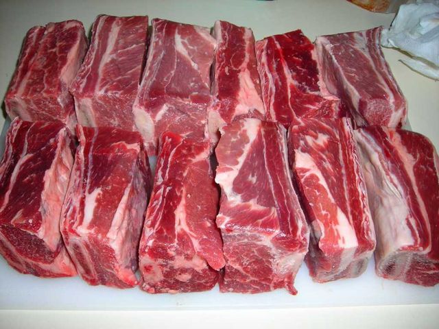 Surowe żeberka wołowe bez kości (samo mięso, II klasa mięsa)