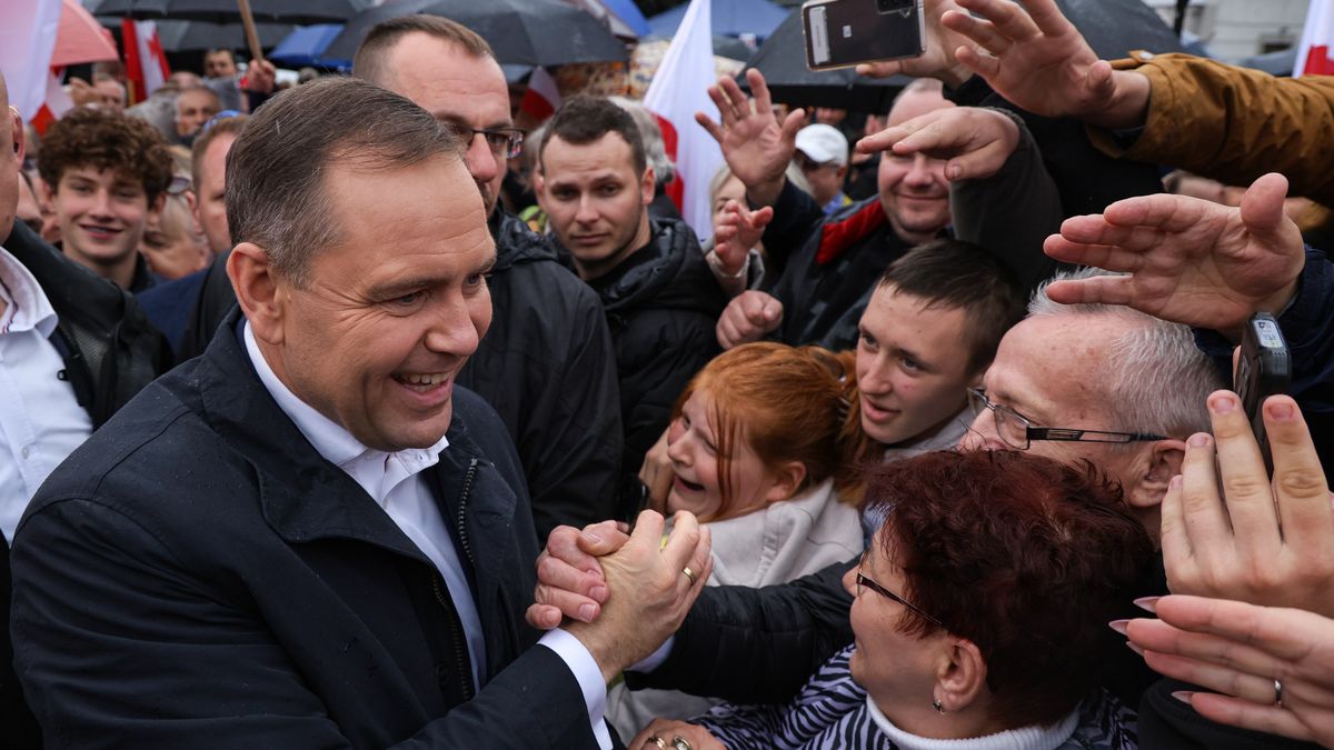 Karol Nawrocki
Sochaczew, 22.05.2025. Wybory prezydenta RP - kampania przed II tur�. Kandydat Komitetu Obywatelskiego, popierany przez PiS prezes IPN Karol Nawrocki podczas spotkania z mieszka�cami Sochaczewa, 22 bm. (ad) PAP/Pawe� Supernak
Pawe� Supernak
kampania prezydencka 2025, kampania wyborcza, kandydat na Prezydenta RP, otwarte, polityk, polityka, prezydencka, prezydenckie, spotkanie wyborcze, spotkanie wyborze, wyborcy, wyborcza, wyborcze, wybory prezydenckie 2025, Komitet Obywatelski, przed II tur� wybor�w prezydenckich, drug�, ludzie, mieszka�cy, zwolennicy