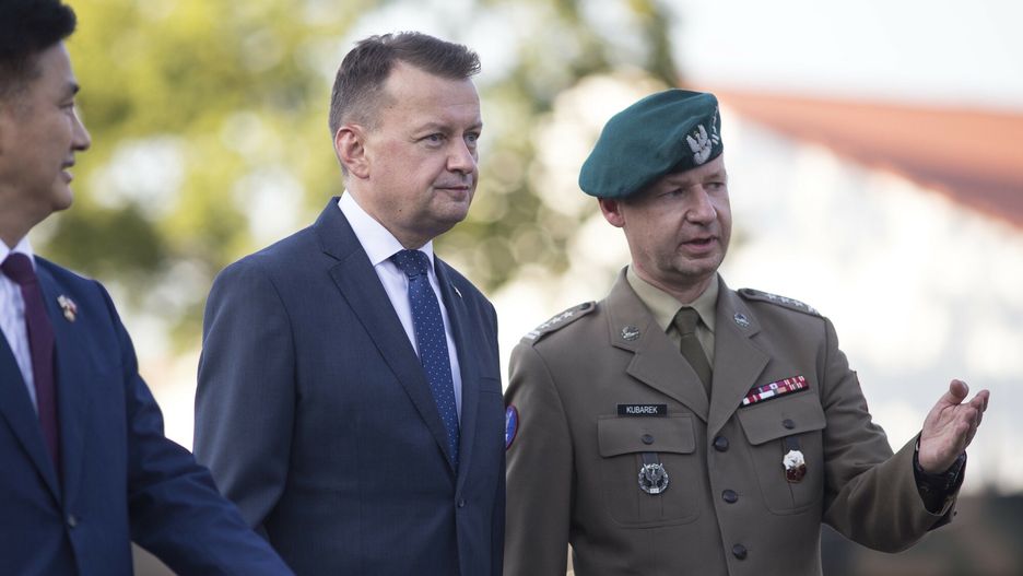 Zatwierdzenie umow na nowoczesne czolgi i haubice dla Polski
26.08.2022. Morag Mariusz Blaszczak zatwierdza umowy wykonawcze na dostawy koreanskich czolgow K2 oraz haubic K9 dla Wojska Polskiego N/z Mariusz Blaszczak fot. Maciej Luczniewski / Reporter
Maciej Luczniewski/REPORTER