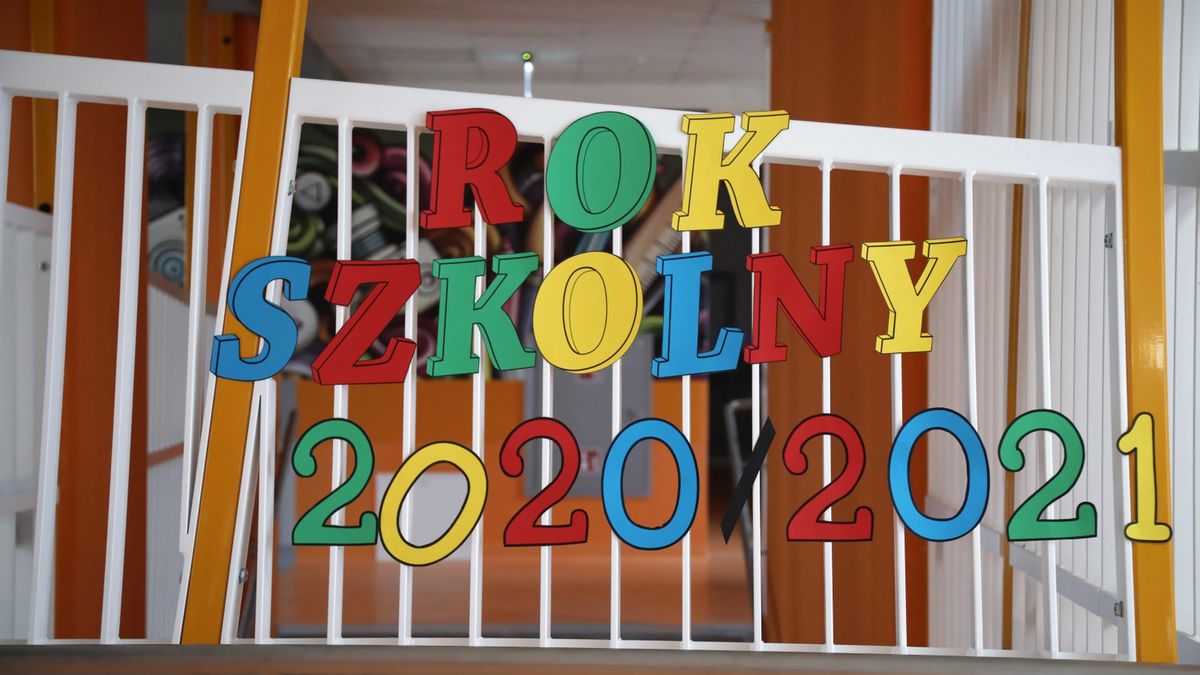 Koronawirus pojawia się w szkołach