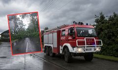 Potężna nawałnica pod Warszawą. Wóz strażacki utknął w zalanym tunelu