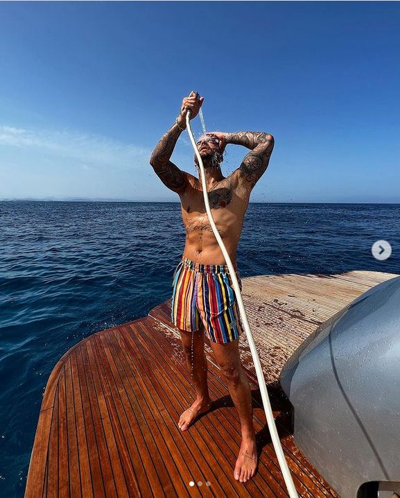Maluma relaksuje się na jachcie