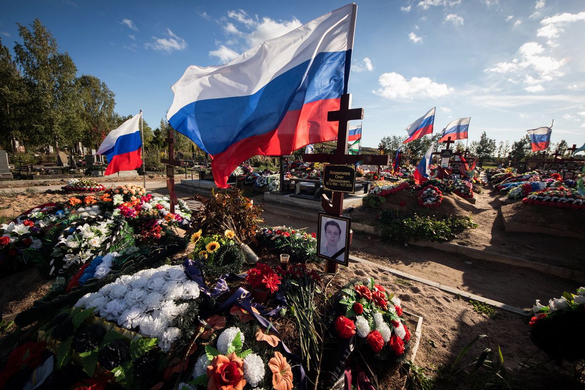 Groby rosyjskich żołnierzy na przedmieściach Sankt Petersburga 