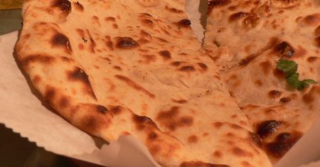 Chlebek naan z pełnej pszenicy