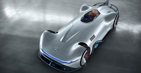 Vision EQ Silver Arrow - nawiązujący do lat 30. bolid przyszłości