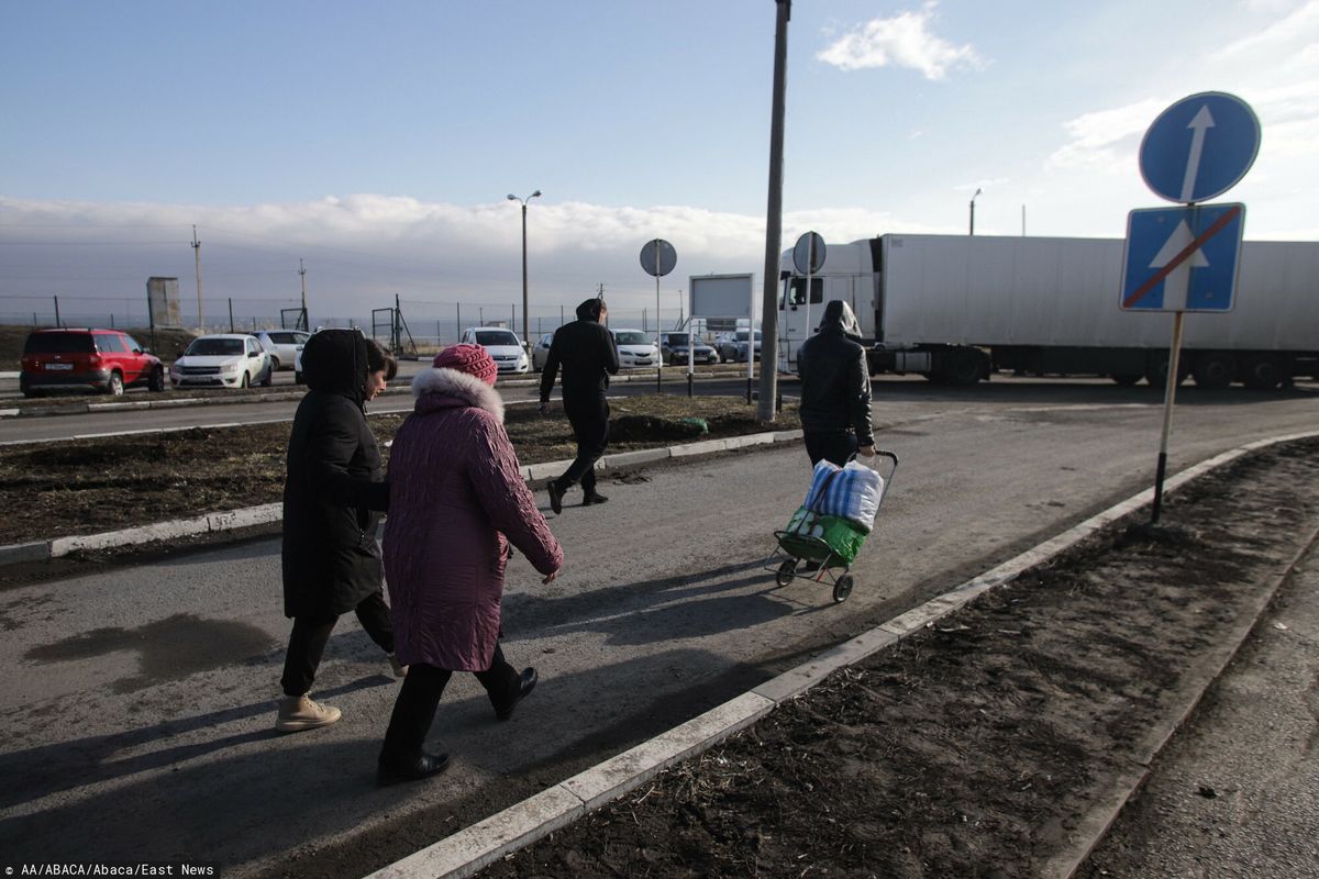 "Załapałam dziecko i pobiegłam". Trwa ewakuacja Donbasu, choć niektórzy decydują się na powrót 