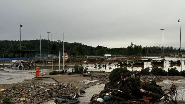 Zniszczony przez powódź stadion w Głuchołazach