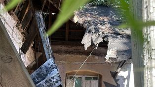 Kolejna ruina blisko Leszna. Zawalił się dach dworku w Koronowie