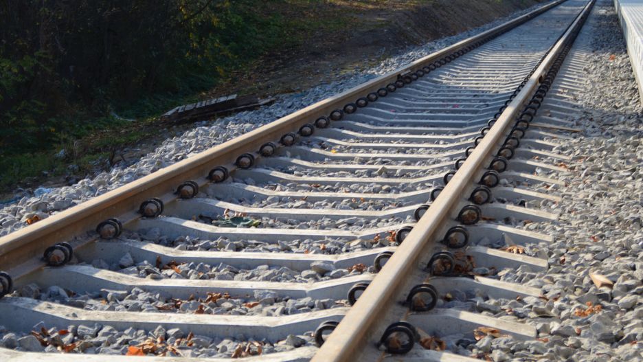 Świdnica. Rowerzysta wjechał pod pociąg ze słuchawkami w uszach. Nieuwaga przyczyną tragedii