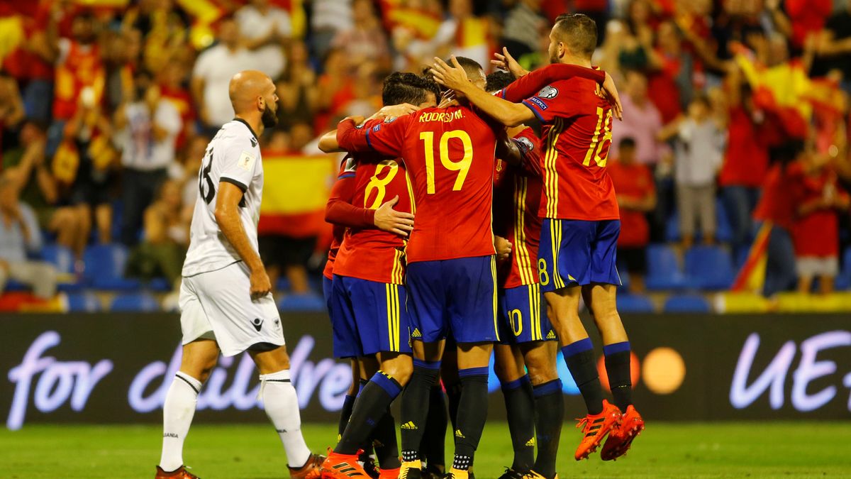 radość piłkarzy reprezentacji Hiszpanii