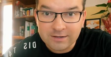 Czy wdowiec może zostać księdzem? Znany kapłan wyjaśnia