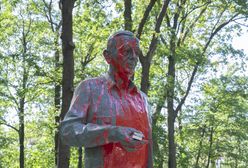 Zdewastowany pomnik Jana Szyszki. Wyczyści go burmistrz