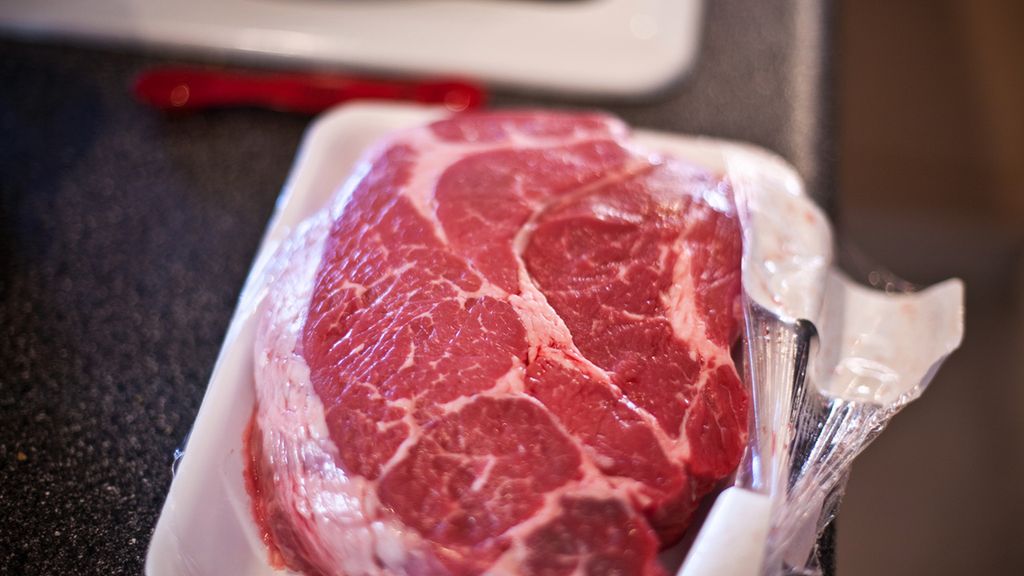 Surowe steki z karkówki wołowej bez kości (samo mięso, II klasa mięsa)